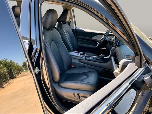 Used 2024 Toyota Grand Highlander AWD image 9