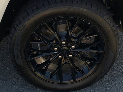 Used 2021 Jeep Grand Cherokee L Summit w/ Advanced Protech Group IV image 7