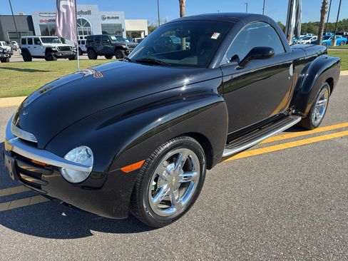 Used 2004 Chevrolet SSR w/ Preferred Equipment Group image 14