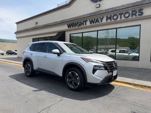 Used 2024 Nissan Rogue SV AWD/4WD image 1