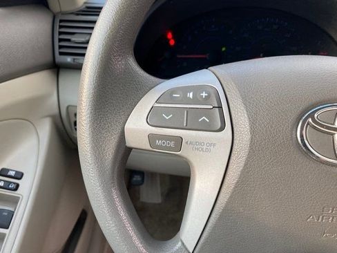 Used 2011 Toyota Camry LE image 10