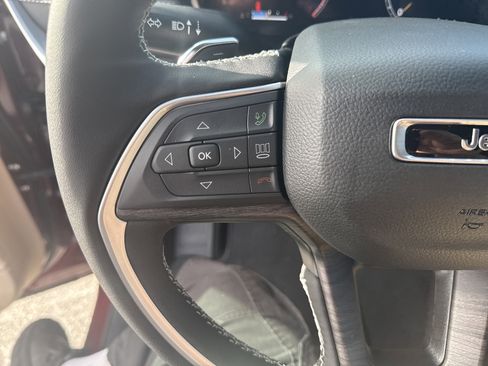 New 2025 Jeep Grand Cherokee Limited w/ Luxury Tech Group II RWD image 19