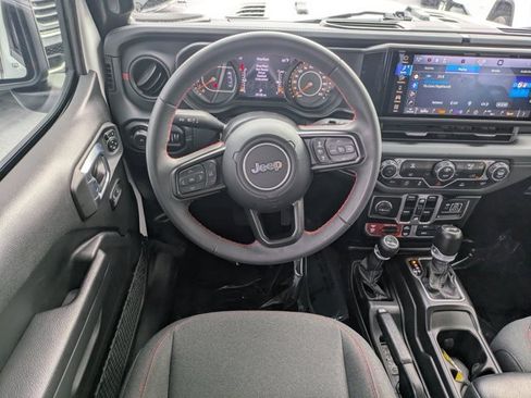 Used 2024 Jeep Wrangler Rubicon image 14