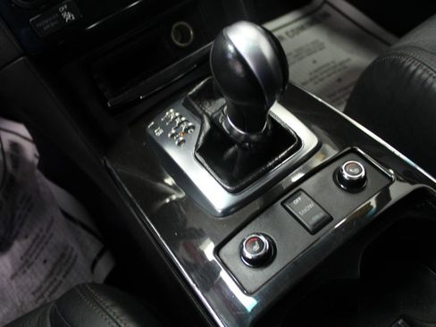 Used 2017 INFINITI QX70 AWD w/ Premium Package image 19