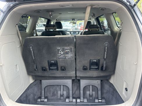 Used 2017 Kia Sedona LX w/ LX Essentials Premium Package FWD image 20