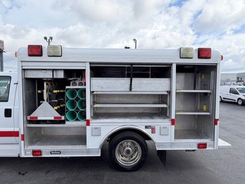 Used 2002 Ford F550 2WD Crew Cab Super Duty image 9