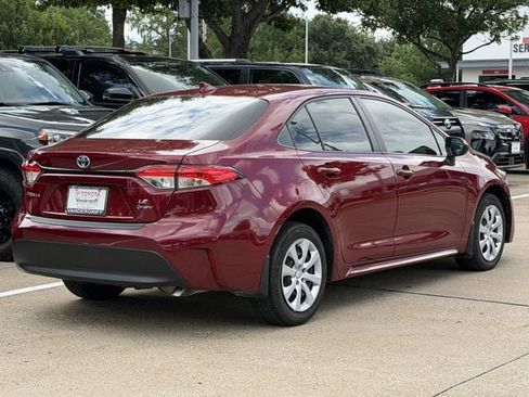 Used 2025 Toyota Corolla LE FWD image 4