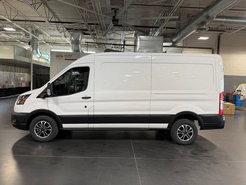 Used 2022 Ford E-Transit Medium Roof RWD image 11