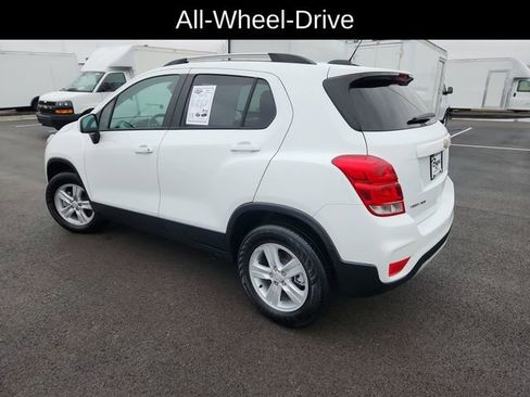 Used 2022 Chevrolet Trax LT w/ LT Convenience Package image 5