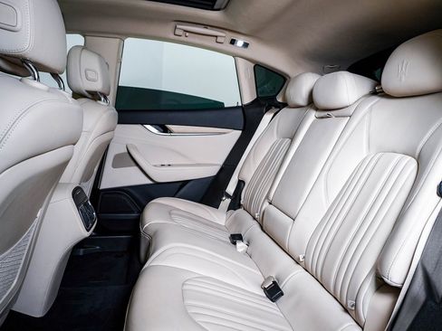 Used 2018 Maserati Levante image 16