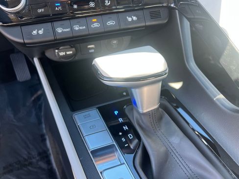 Used 2025 Hyundai Elantra Limited image 41