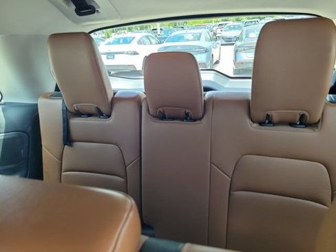 Certified 2025 Nissan Pathfinder Platinum w/ Cargo Package FWD image 12
