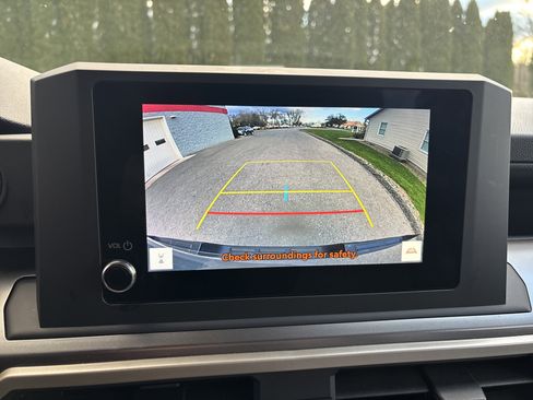 Certified 2025 Toyota Tacoma TRD Off-Road AWD/4WD image 26