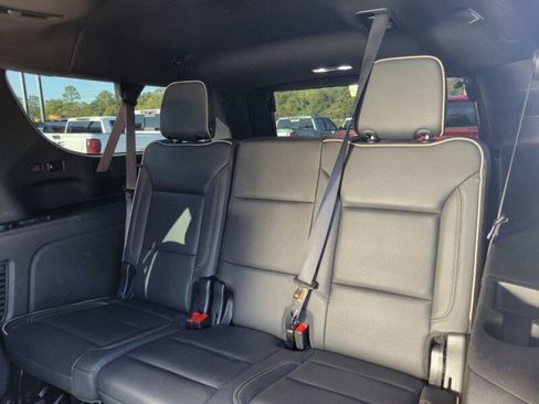 Used 2024 GMC Yukon XL SLT w/ SLT Premium Package image 30