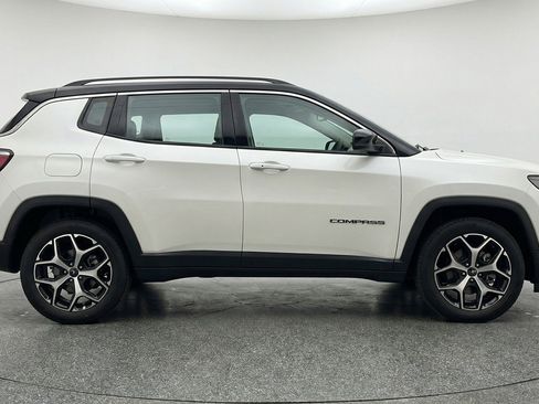 Used 2025 Jeep Compass Limited AWD/4WD image 11