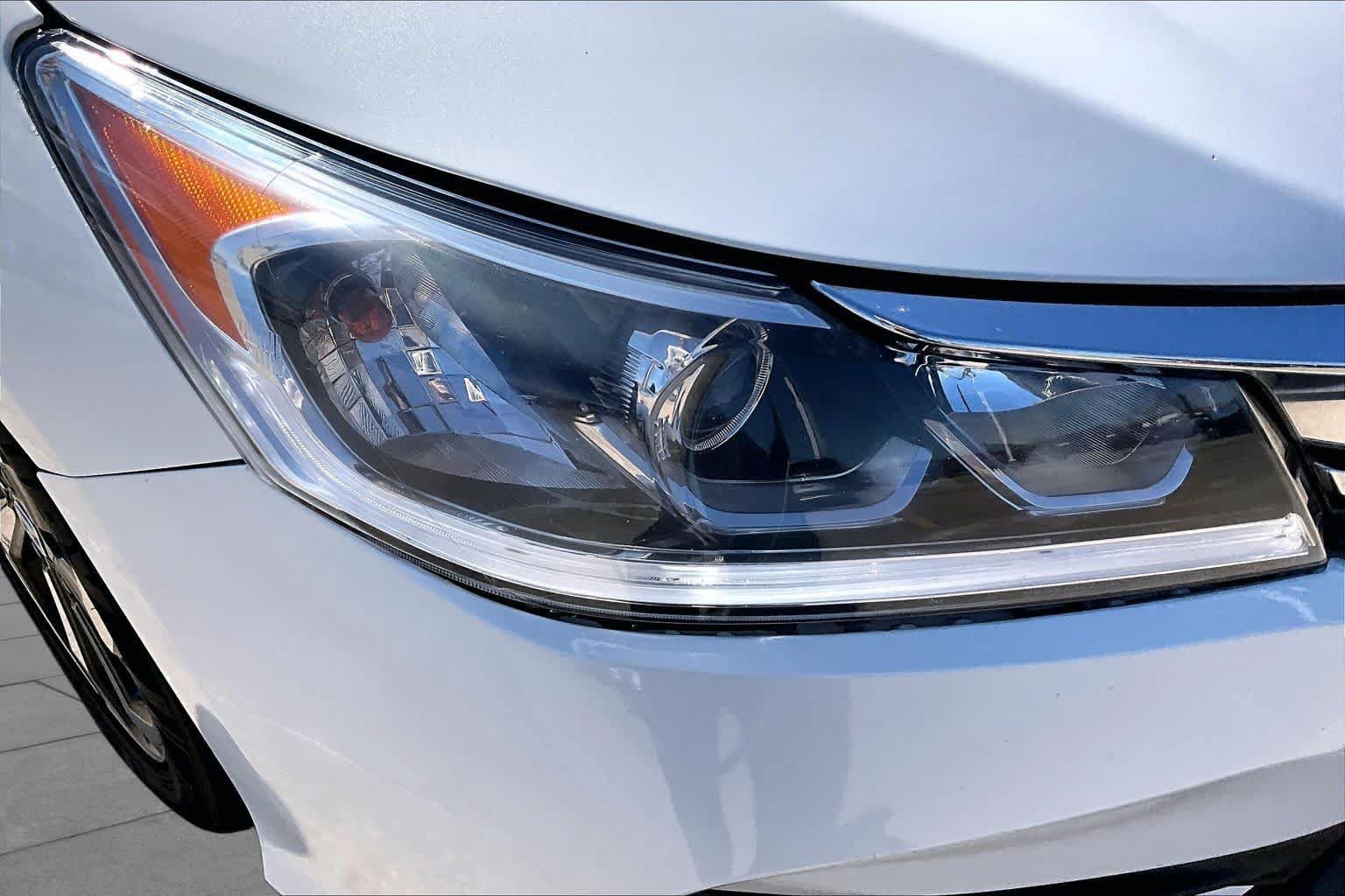 Used 2017 Honda Accord EX image 28
