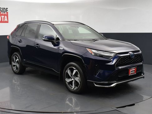 Used 2022 Toyota RAV4 SE w/ Weather & Moonroof Package AWD/4WD image 6