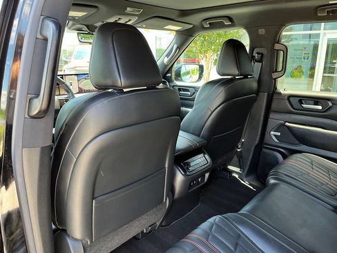 Used 2025 Nissan Armada PRO-4X w/ Pro-4X Premium Package AWD/4WD image 17
