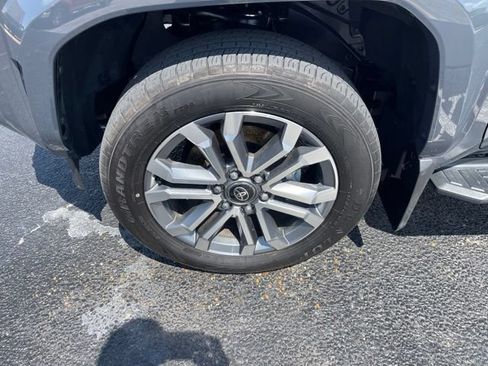 Used 2025 Toyota 4Runner Limited AWD/4WD image 3