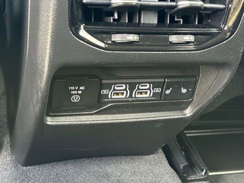 Used 2022 Jeep Grand Cherokee Limited w/ Luxury Tech Group II AWD/4WD image 11