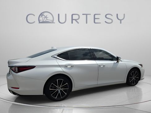 Used 2024 Lexus ES 350 w/ Premium Package FWD image 5