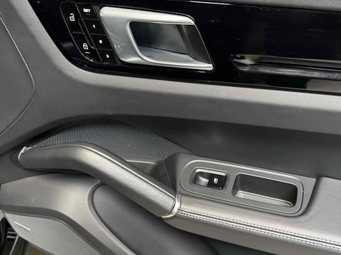 Used 2019 Porsche Cayenne S image 78