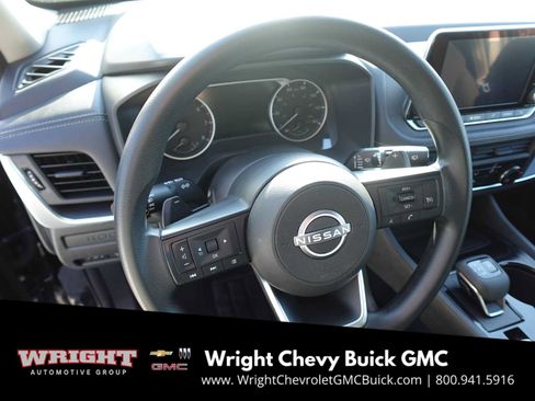 Used 2024 Nissan Rogue S image 13