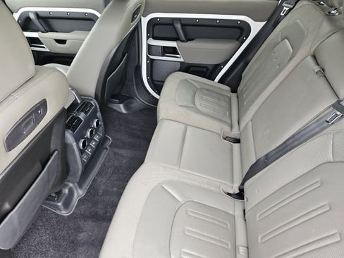 Used 2020 Land Rover Defender 110 SE image 30