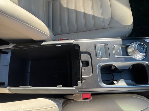 Used 2017 Ford Fusion SE w/ Fusion SE Technology Package image 28