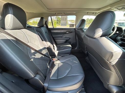 Used 2026 Toyota Highlander Platinum AWD/4WD image 26