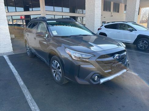Used 2023 Subaru Outback Limited image 1