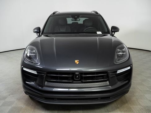 Used 2023 Porsche Macan AWD/4WD image 35
