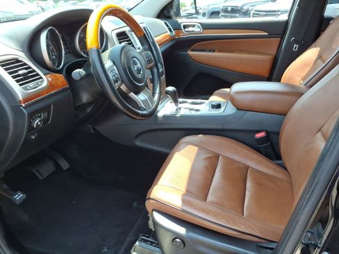 Used 2013 Jeep Grand Cherokee Overland w/ Advance Technology Group AWD/4WD image 10