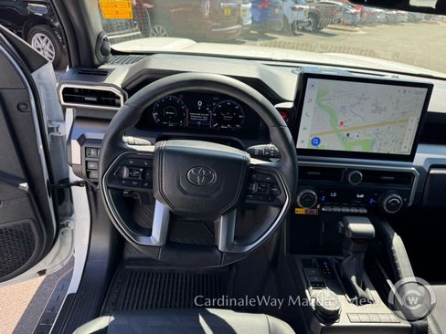 Used 2025 Toyota 4Runner TRD Off-Road Premium AWD/4WD image 18