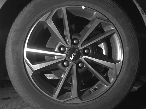 Used 2024 Kia Forte LXS FWD image 22