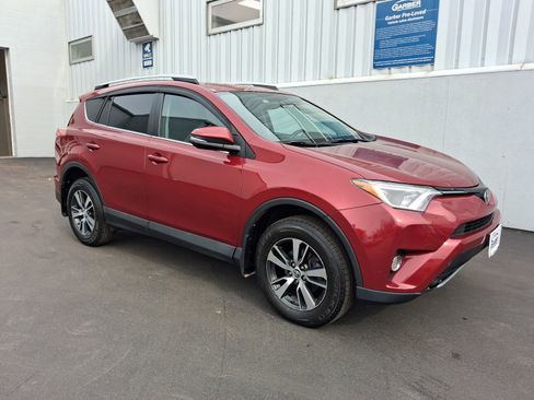 Used 2018 Toyota RAV4 XLE image 7