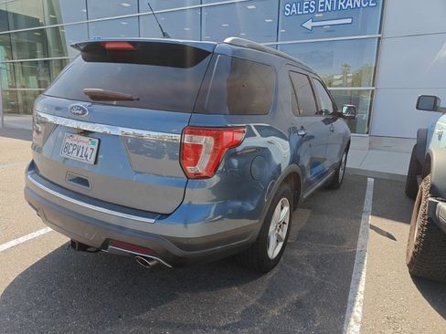 Used 2018 Ford Explorer XLT w/ Equipment Group 202A FWD image 3