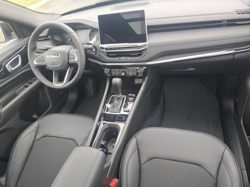 New 2025 Jeep Compass Latitude w/ Sun & Sound Group image 23