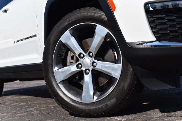 Used 2021 Jeep Grand Cherokee L Limited AWD/4WD image 3