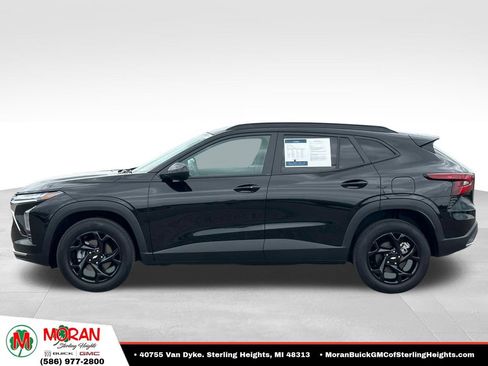 Certified 2025 Chevrolet Trax LT w/ LT Convenience Package FWD image 2