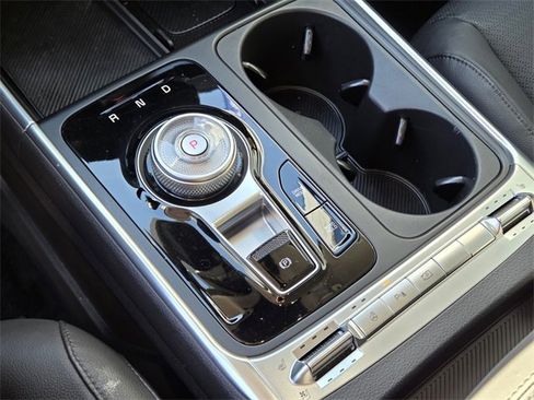 Used 2025 Kia Carnival SX Prestige image 23