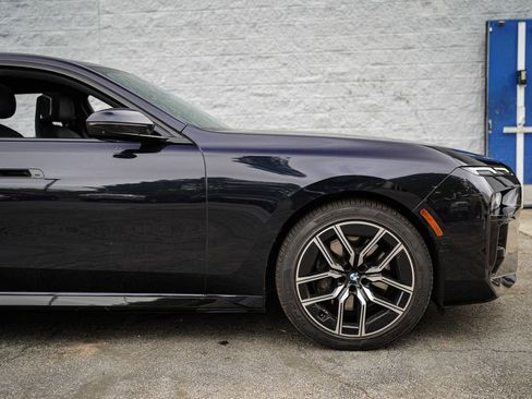 Used 2024 BMW 740i image 17