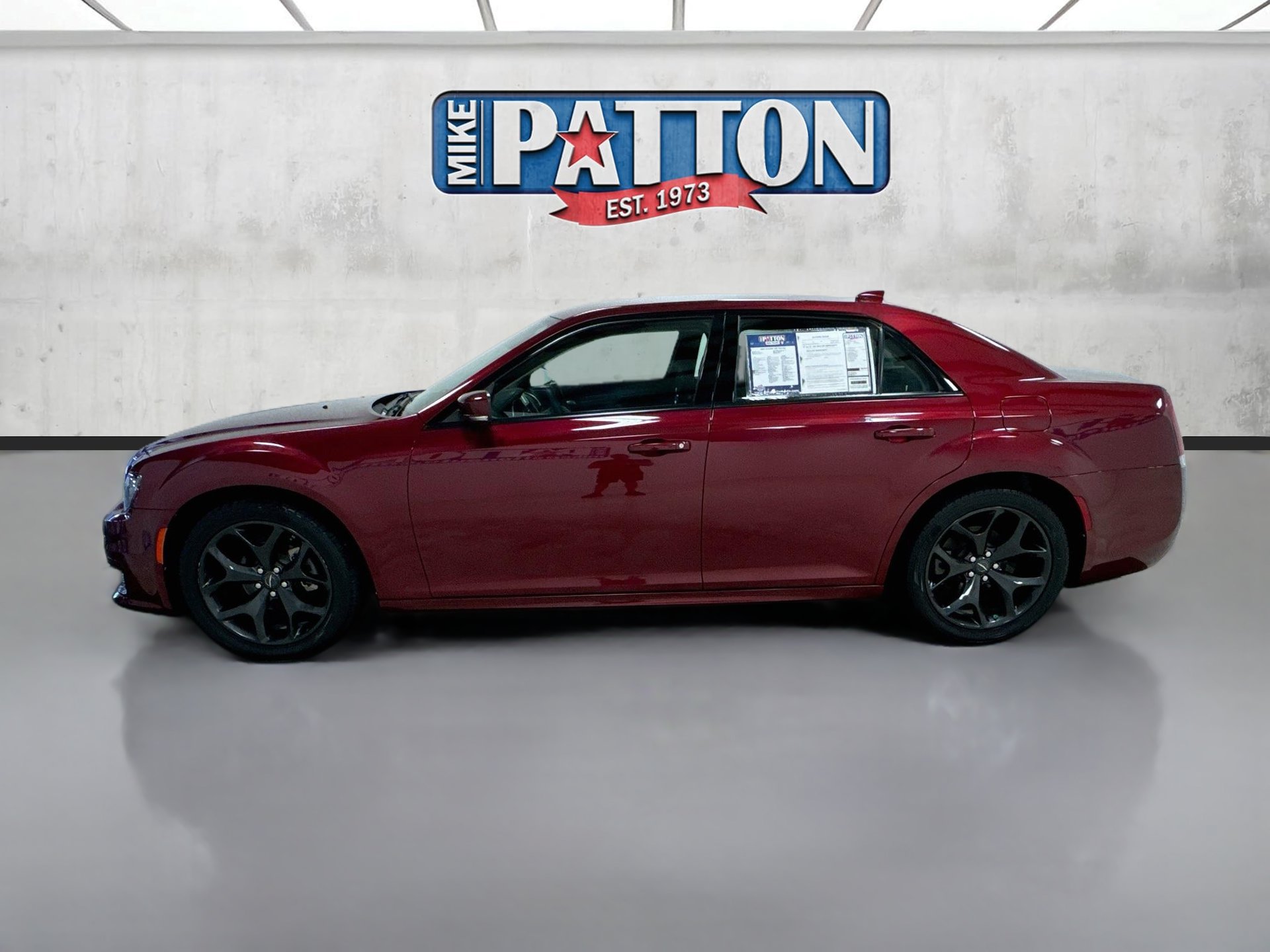 Used 2022 Chrysler 300 Touring L RWD image 4
