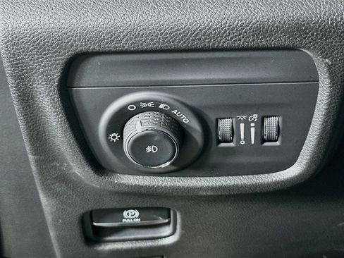 Used 2022 Jeep Grand Cherokee L Limited AWD/4WD image 16