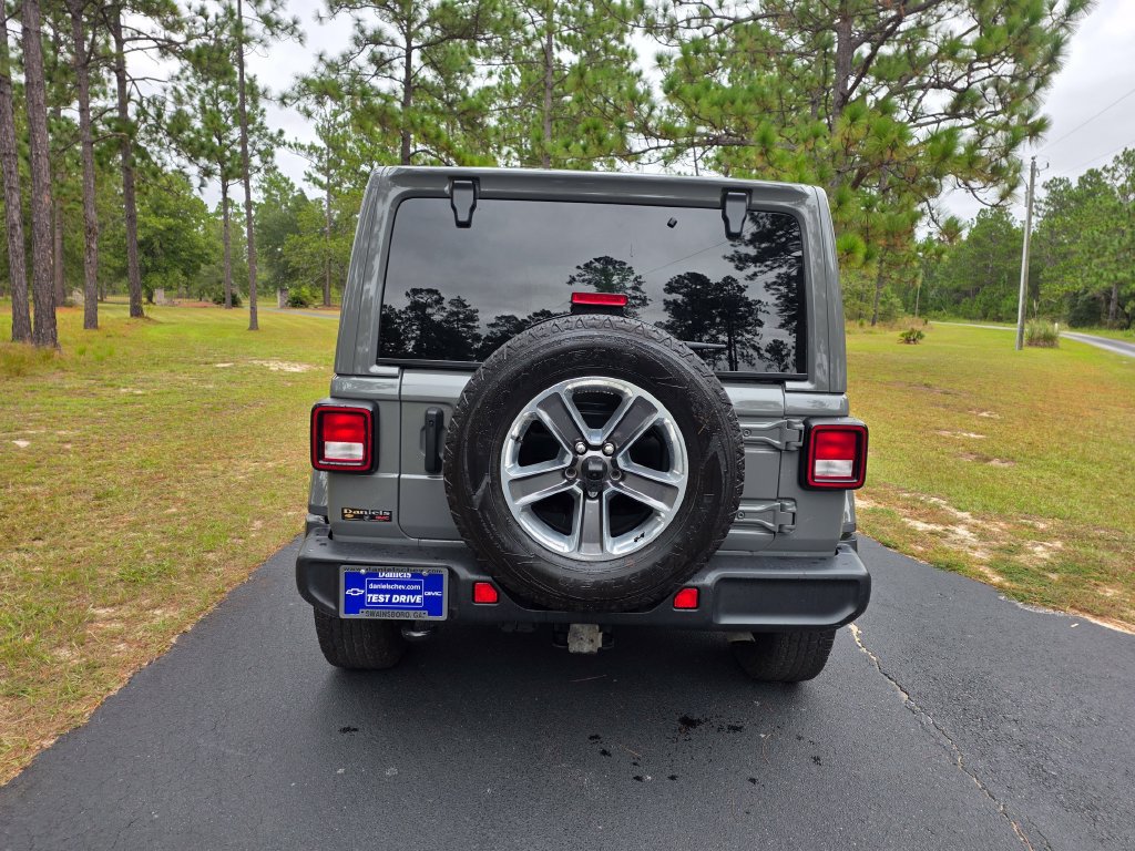 Used 2022 Jeep Wrangler Unlimited Sahara w/ Cold Weather Group AWD/4WD image 4