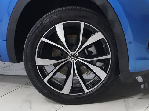 Used 2024 Volkswagen Atlas Cross Sport SEL Premium R-Line AWD/4WD image 16