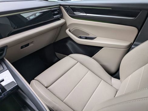 Used 2025 Porsche Macan Electric image 19