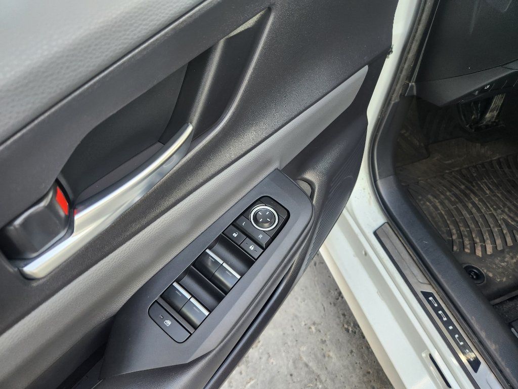 Used 2024 Toyota Prius XLE AWD/4WD image 15