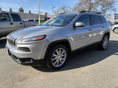 Used 2018 Jeep Cherokee Limited image 1