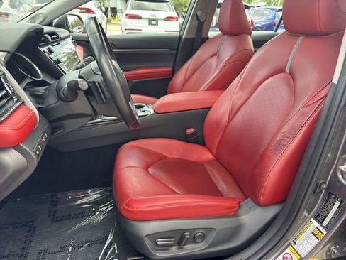 Used 2019 Toyota Camry XSE image 11